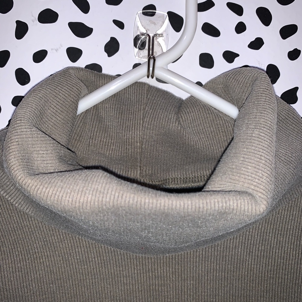 turtle neck - Picture 4 of 5